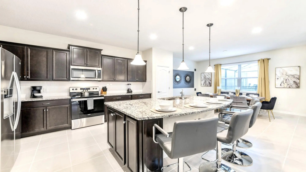 Modern Luxurious 5BR Home With Pool Near Disney Park