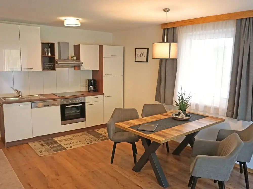 Jonas See in See With 1 Bedrooms and 1 5 Bathrooms