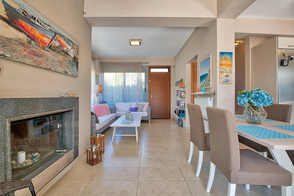 Elegant Maisonette Garden near Beach
