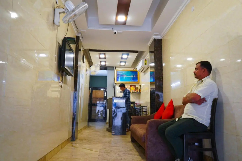 Hotel S & B East Inn - Patel Nagar