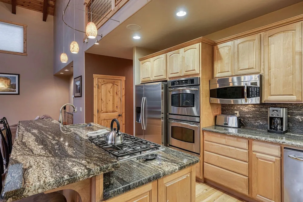 New Listing! Elegant , Tahoe Donner Amenities 4 Bedroom Home