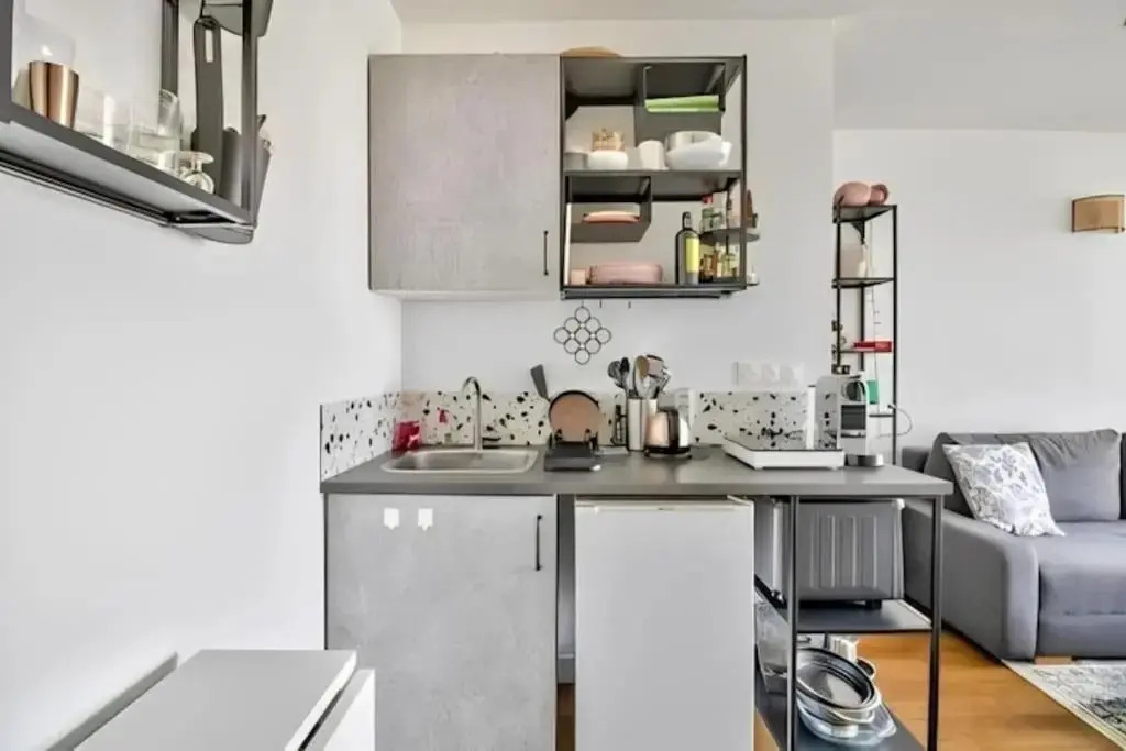 One Bedroom Apartment - Canal Saint Martin (360)