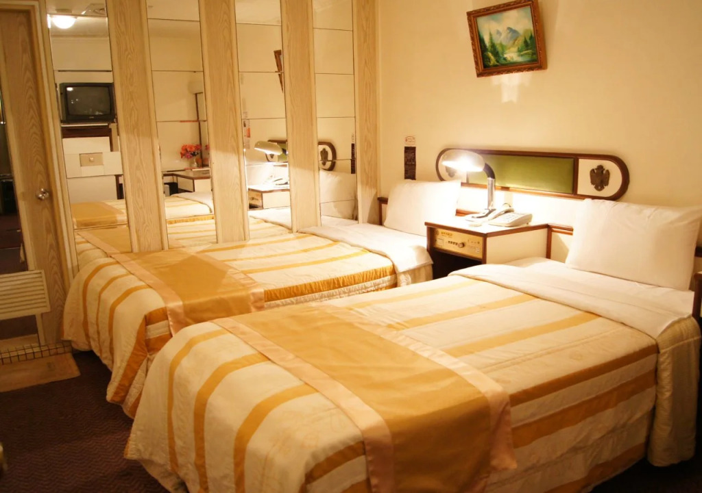 Famouse Hotel