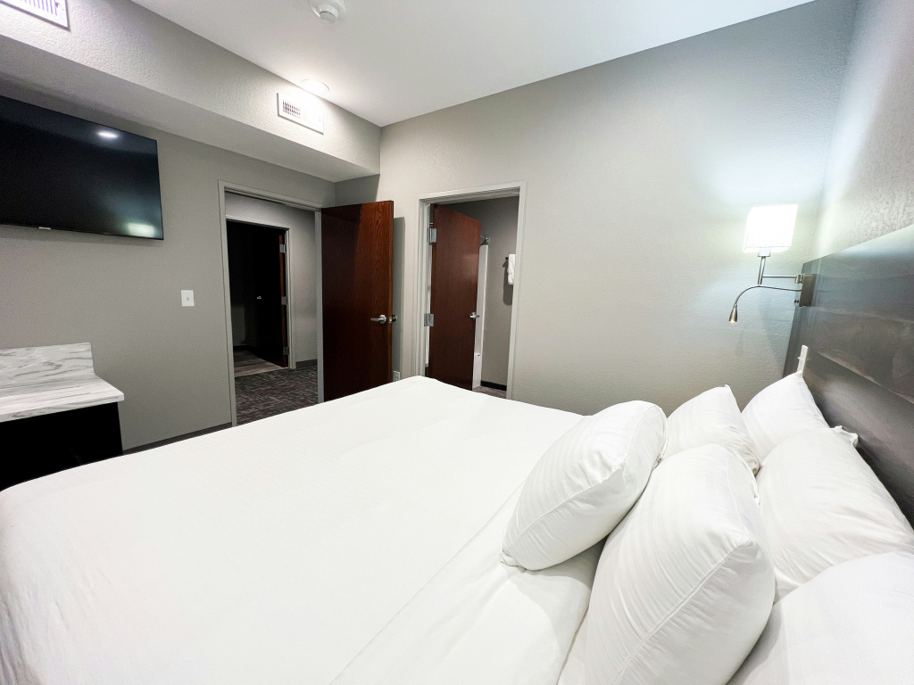 Metropolis Resort - Eau Claire