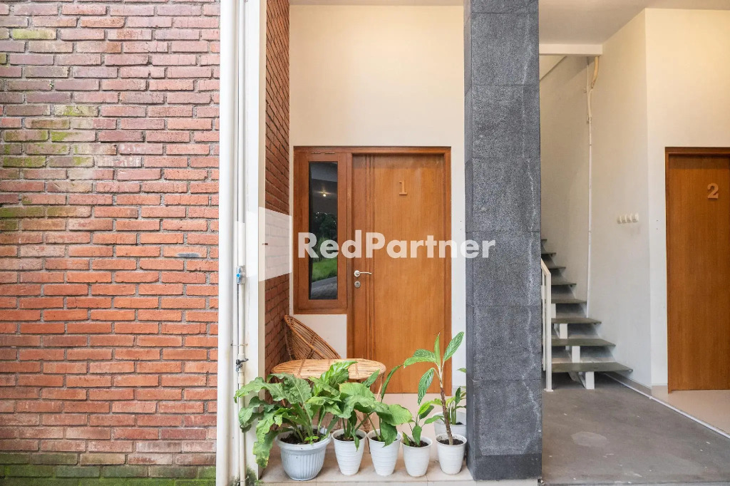 Twin House by OYO Rooms
