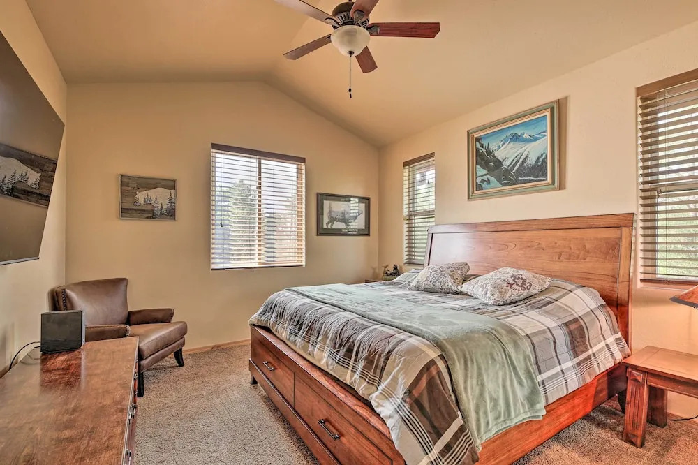 Deck & Views: Dog-friendly Cabin in Show Low!