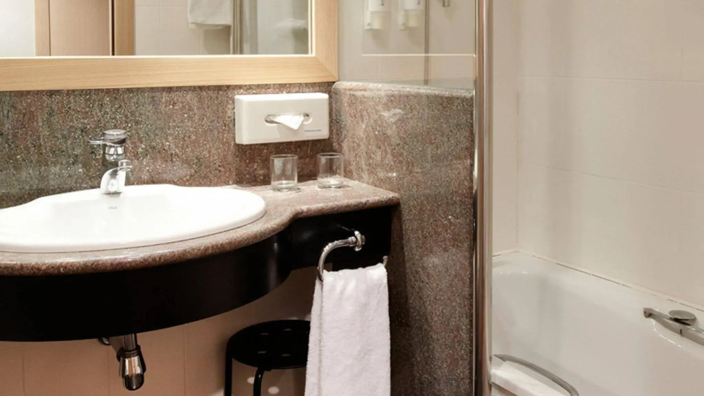 Suites Plaza Hotel & Wellness