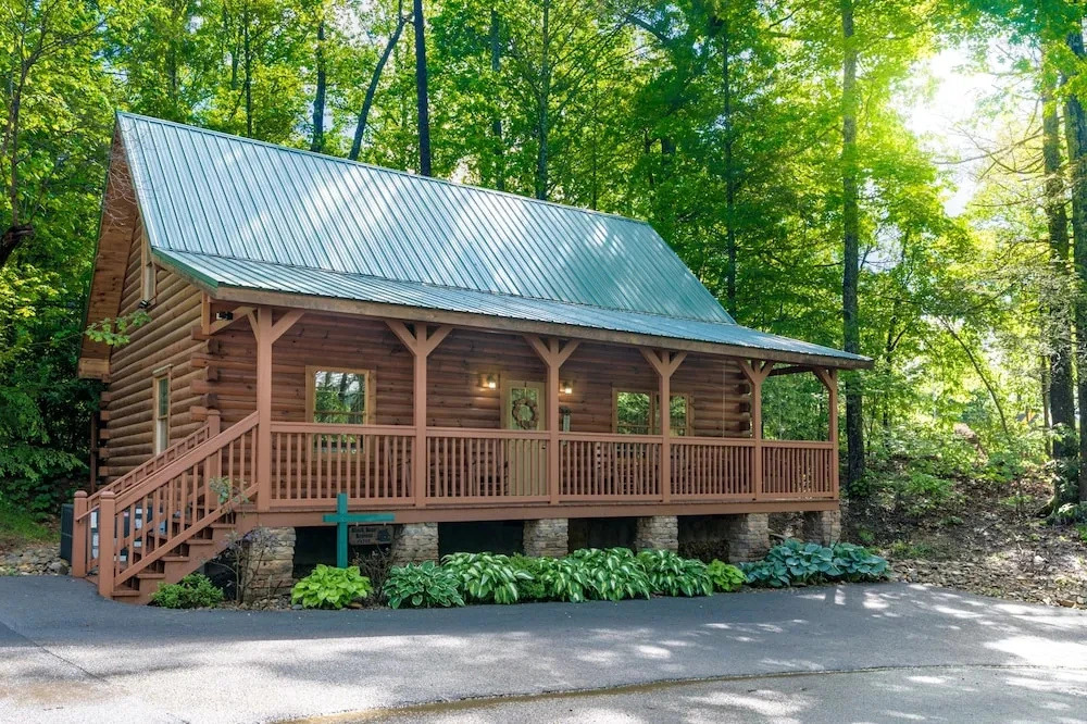 Black Bear Retreat 2 Beds! 2 Bedroom Cabin