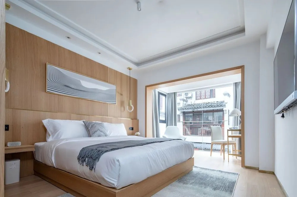 Guilin Bonjour Boutique Hotel- Free pick up service over 3 nights