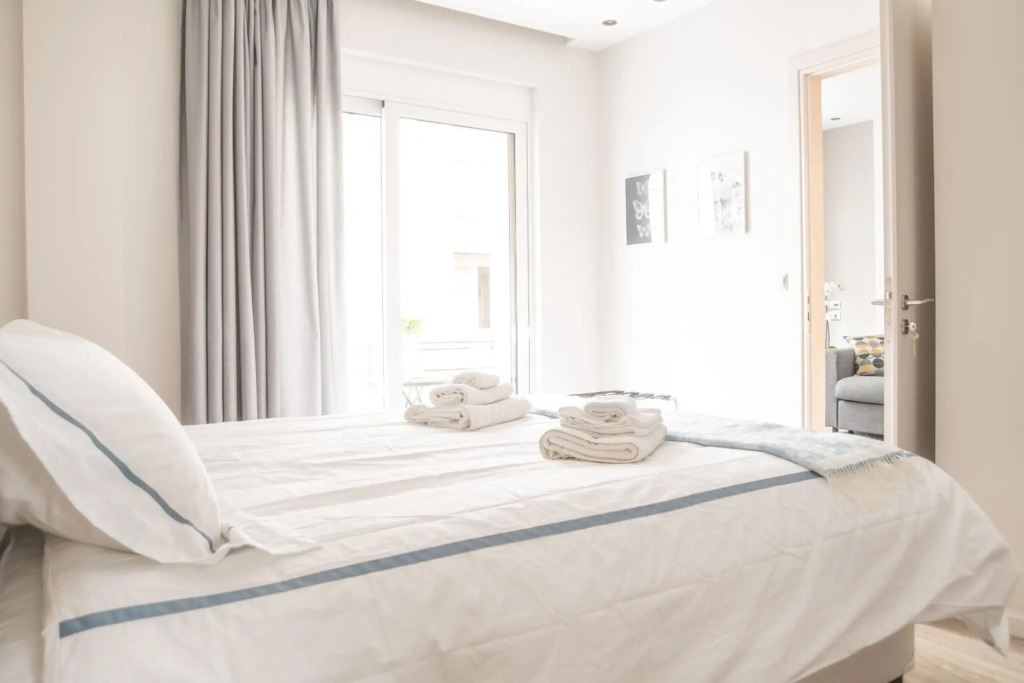 A14 Sunny & chic 2R apartment near Plaka & Parthenon