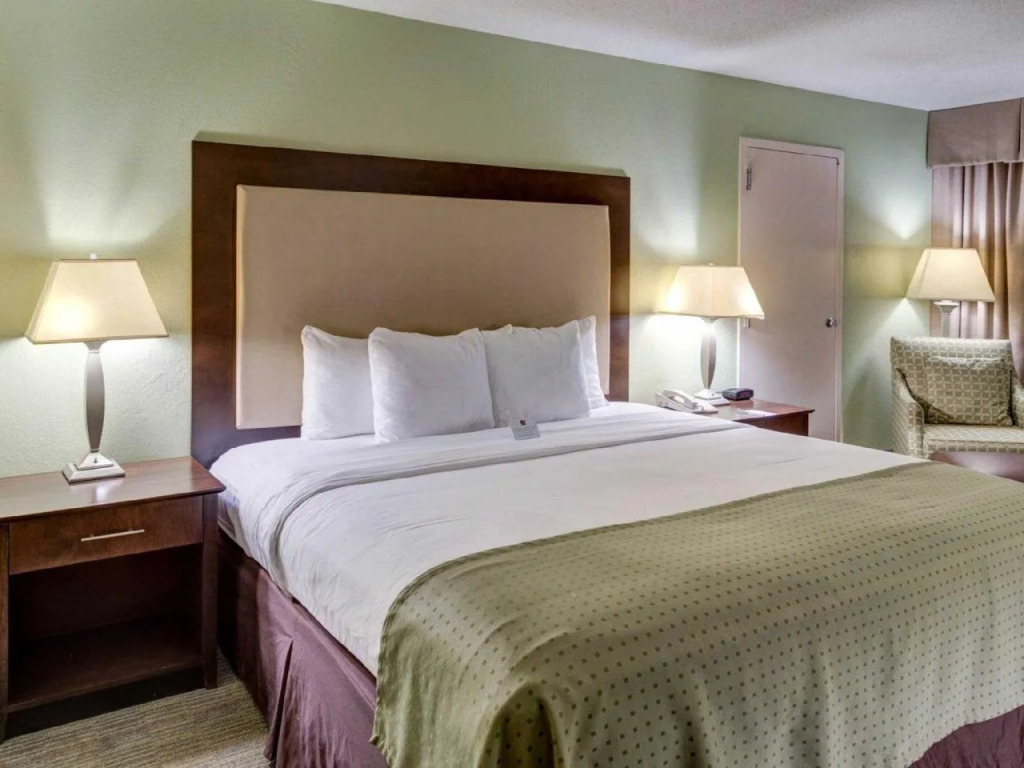 Clarion Inn & Suites Conference Center