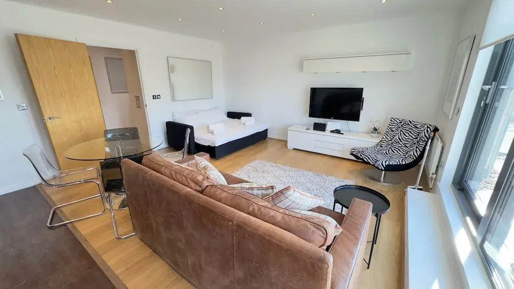Oval House Retreat in Camden Town
