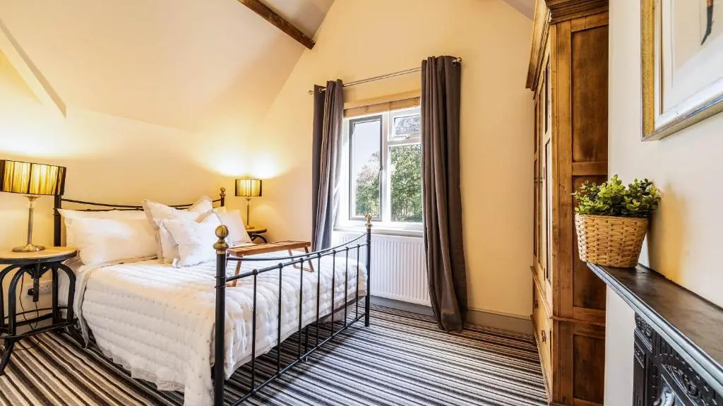 Cosey 2 Bed Cottage With Pool 35 Mins From London