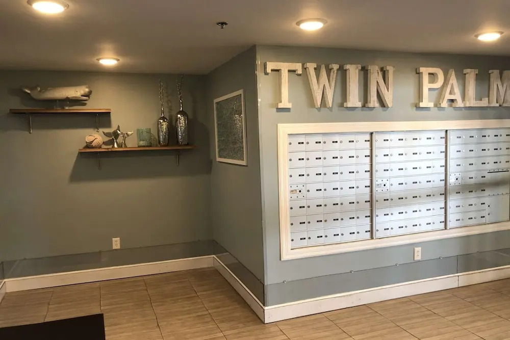 Twin Palms 1705