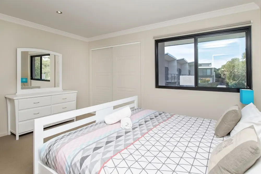 Khione 1 - Modern & spacious with views towards Lake Jindabyne & the mountains beyond