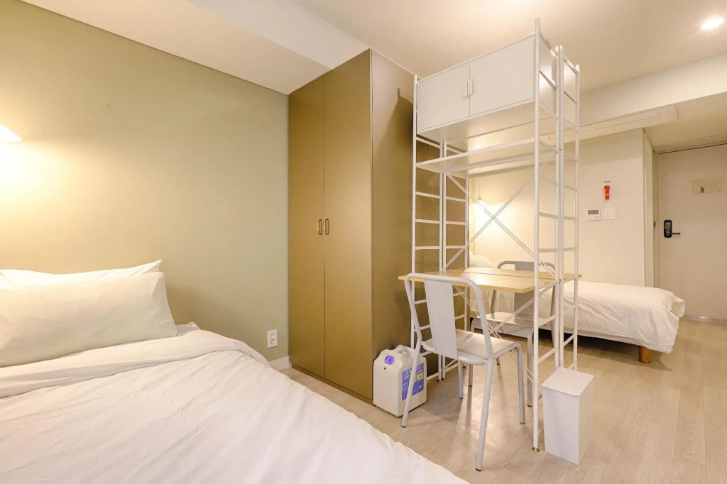 Upflo Hostel