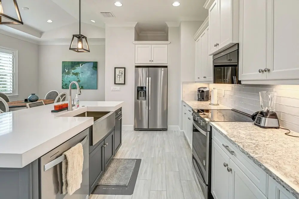 3 Mi to Naples Beach! Couple's Resort Getaway