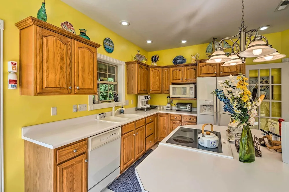 Luxe Lake Cumberland Retreat w/ Decks on 1 Acre!