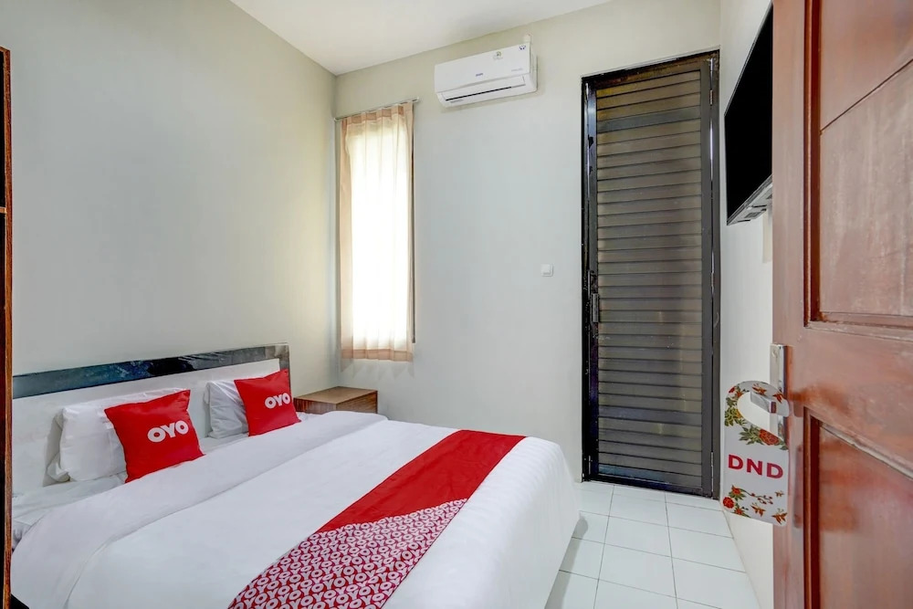 Anugrah Rr Syariah by OYO Rooms