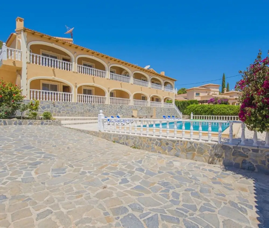 Villa - 12 Bedrooms with Pool and WiFi - 106430