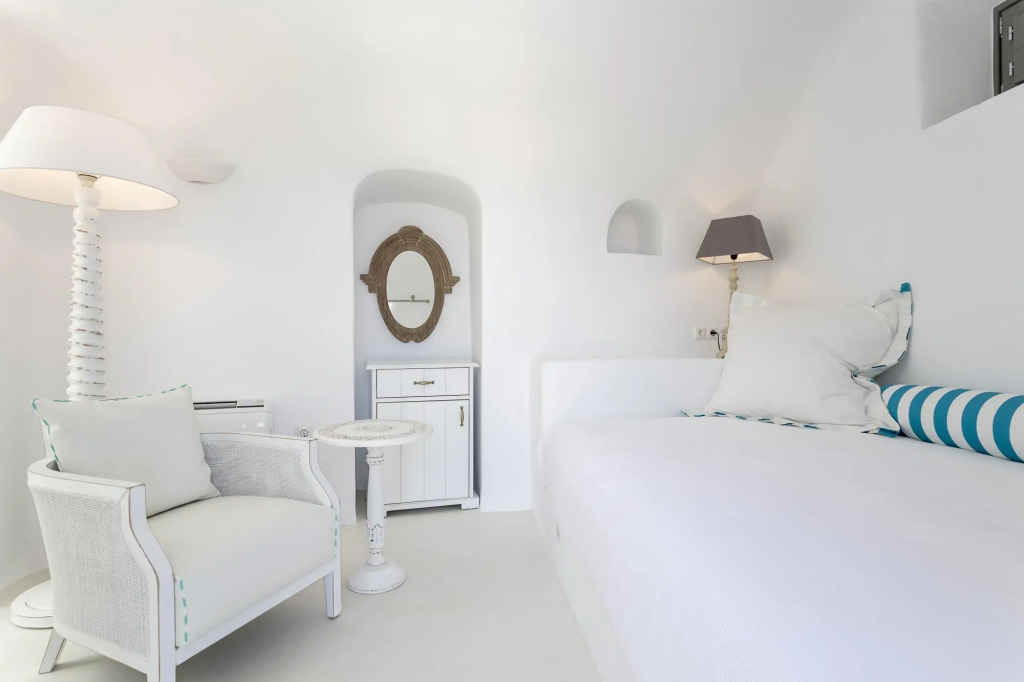 Luxury Villa in Santorini!