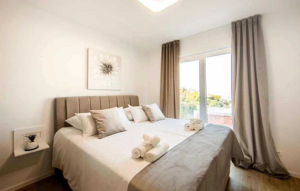 Amazing Home in Podstrana With 5 Bedrooms, Wifi and Outdoor Swimming Pool