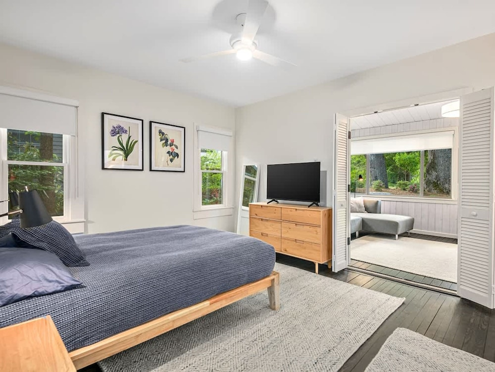 Spacious 3BR Cottage w Epic Patio Walk to Town