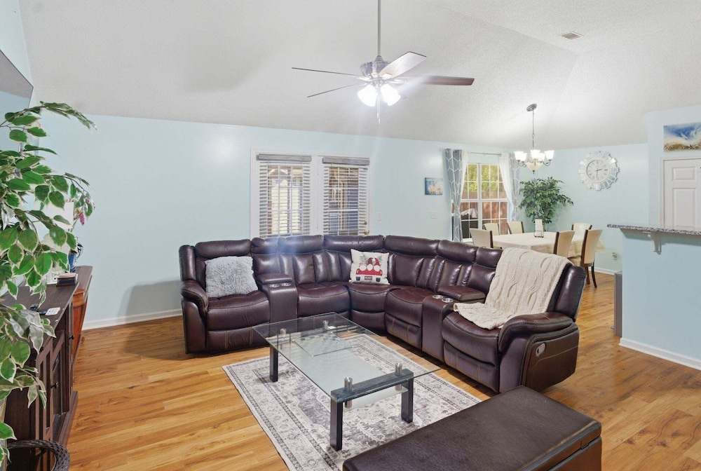 3br Savannah Home Sleeps 5 Near Historic District 3 Bedroom Home