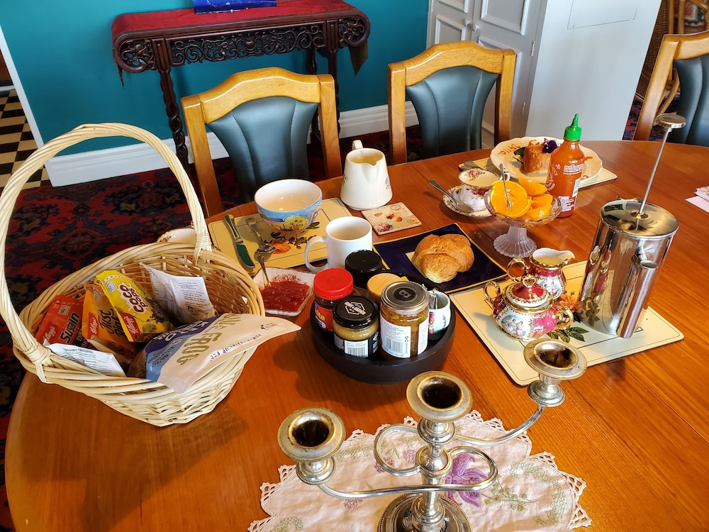 Charming homely Cherry Villa B&B with a panorama view