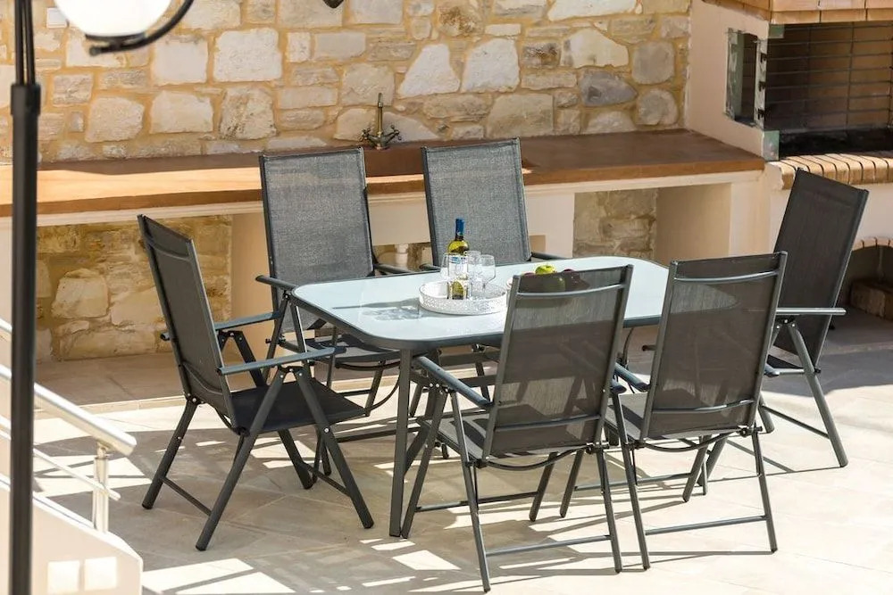 Peris Villa