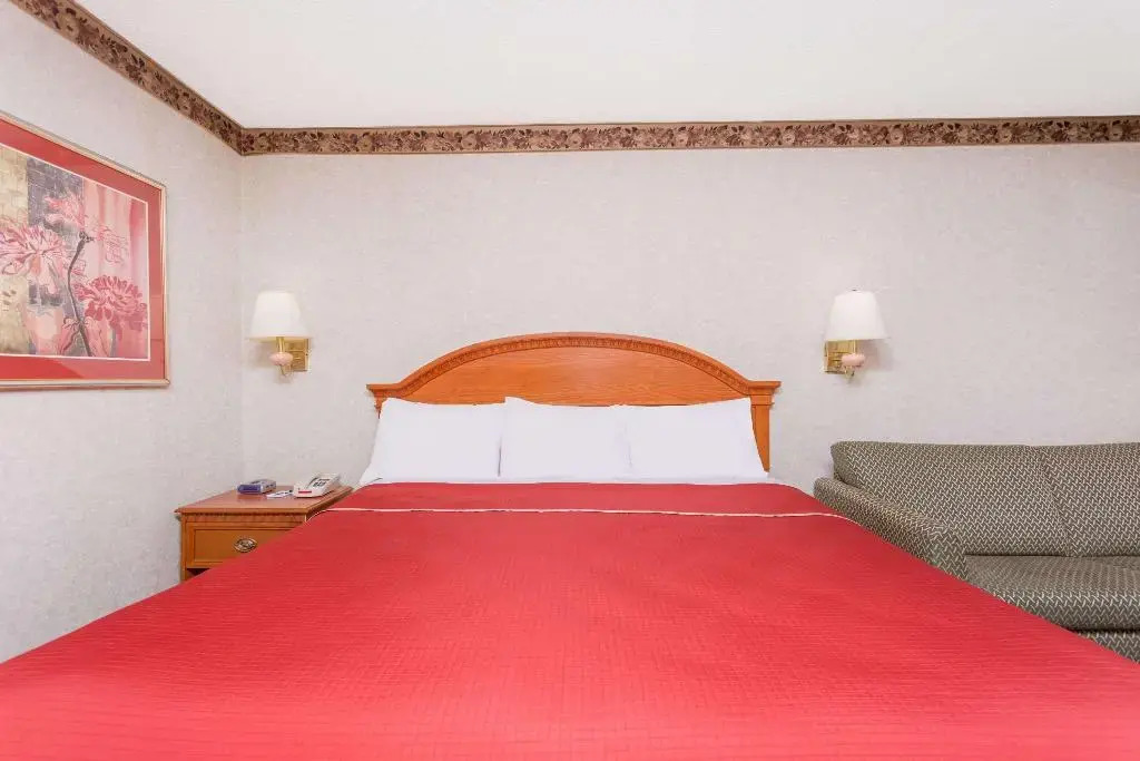 Regency Inn & Suites-Hamilton Place