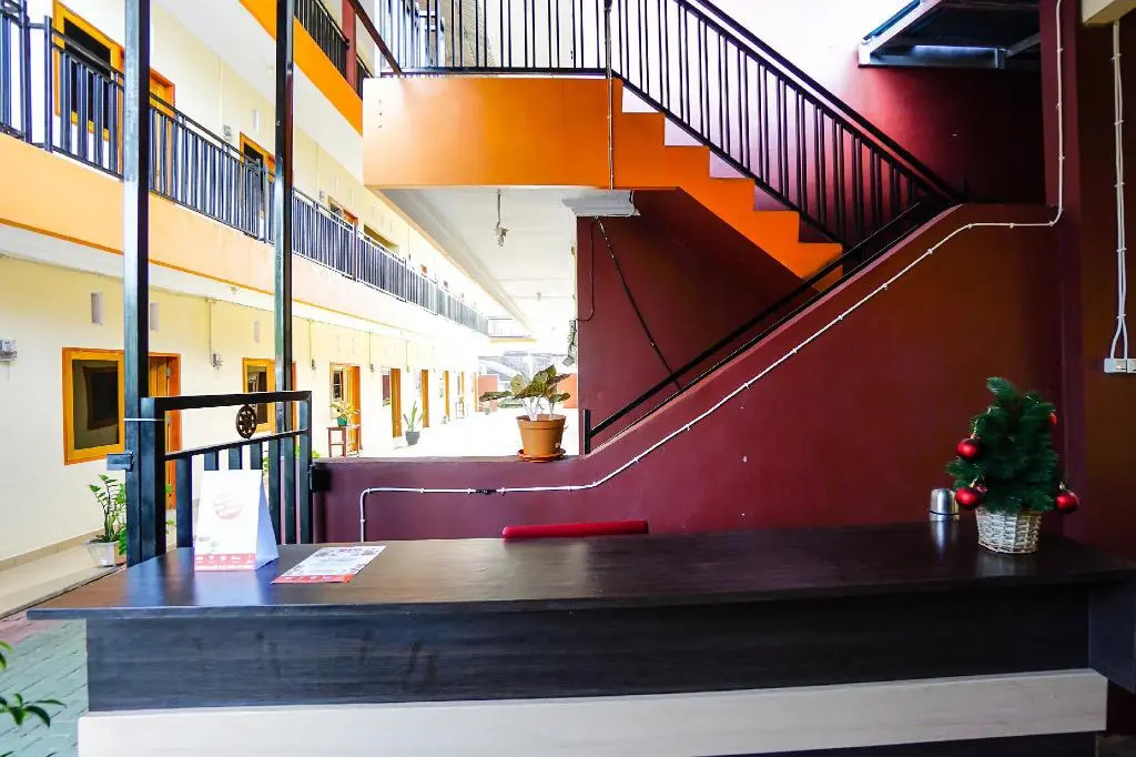 OYO 1720 A2b Residence