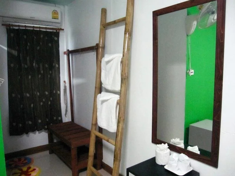 Lipe Corner Guesthouse
