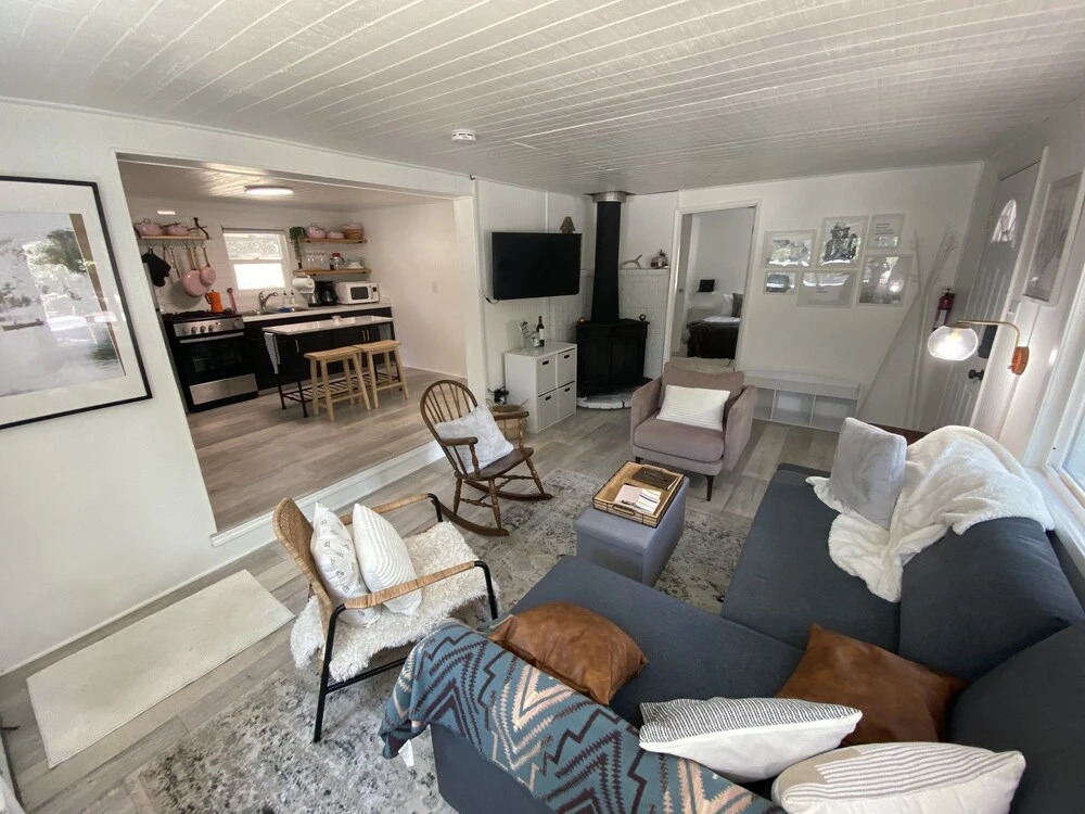 Lake House Bungalow