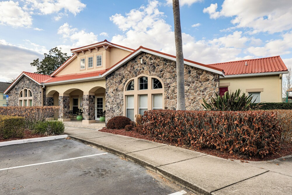 5 Mi to Wdw! Spacious Resort Escape w/ Pool Access
