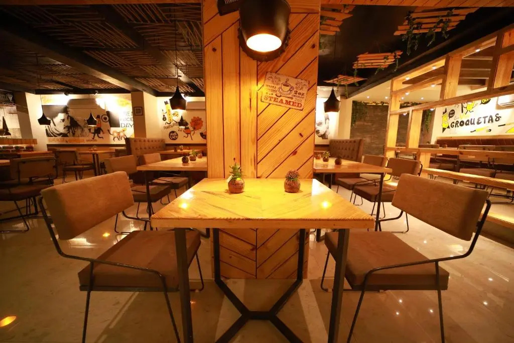 Click Hotel Capital House