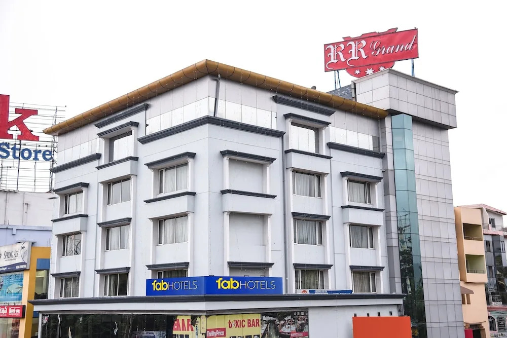 Fabhotel Rr Grand Daba Garden