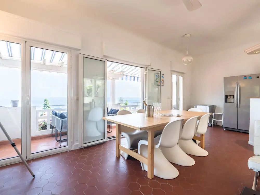 Elegant Seaside Villa in Èze