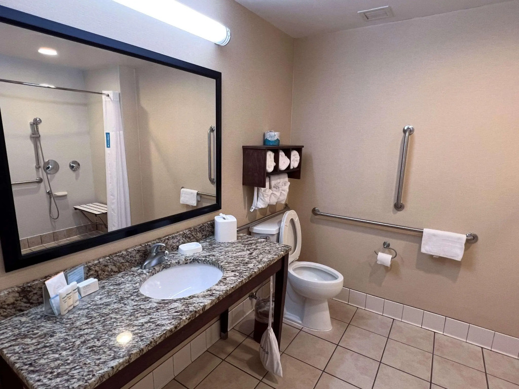 Clarion Pointe Cherokee