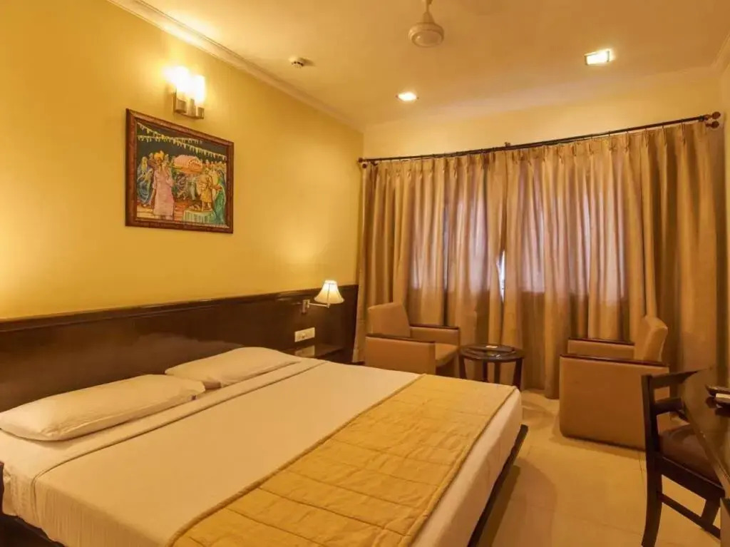 OYO Flagship 27068 The Sapphire Comfort Hotel