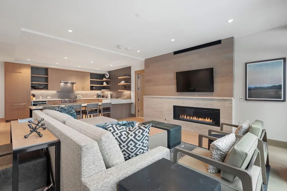 Snowmass Lux Getaway by Snowmass Vacations