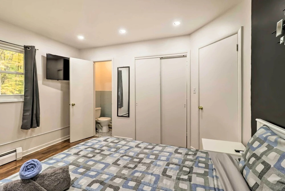 12 Mi to Camelback Ski Resort: Home w/ Decks!