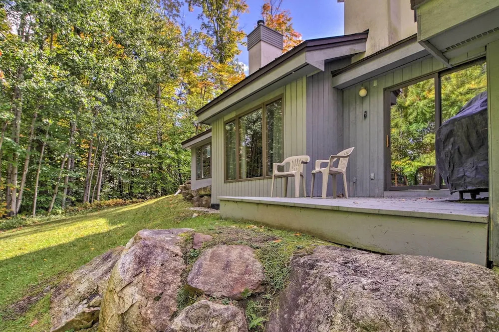 Killington Condo w/ Spa ~ 3 Miles to Ski Resort!