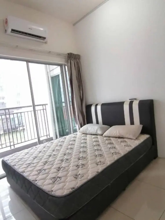 OYO Home 90418 Suriamas Suites Condominium 1