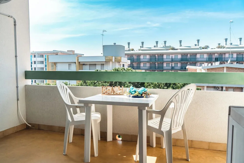 Tastefully Furnished Flat With Lateral sea View