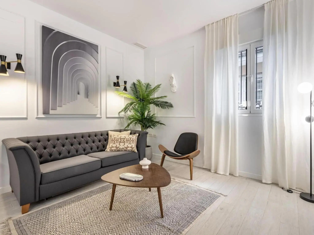 Central Stylish and Elegant 1 & 2 BR apartments I