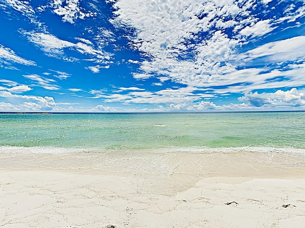 New Listing! Beachfront Gem W/ Pools & Docks 2 Bedroom Condo