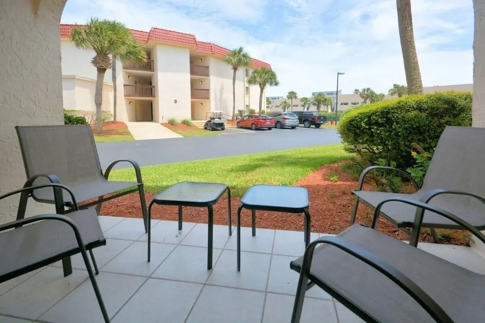 Beachside Retreat-Courtyard Villa-Beachside condo