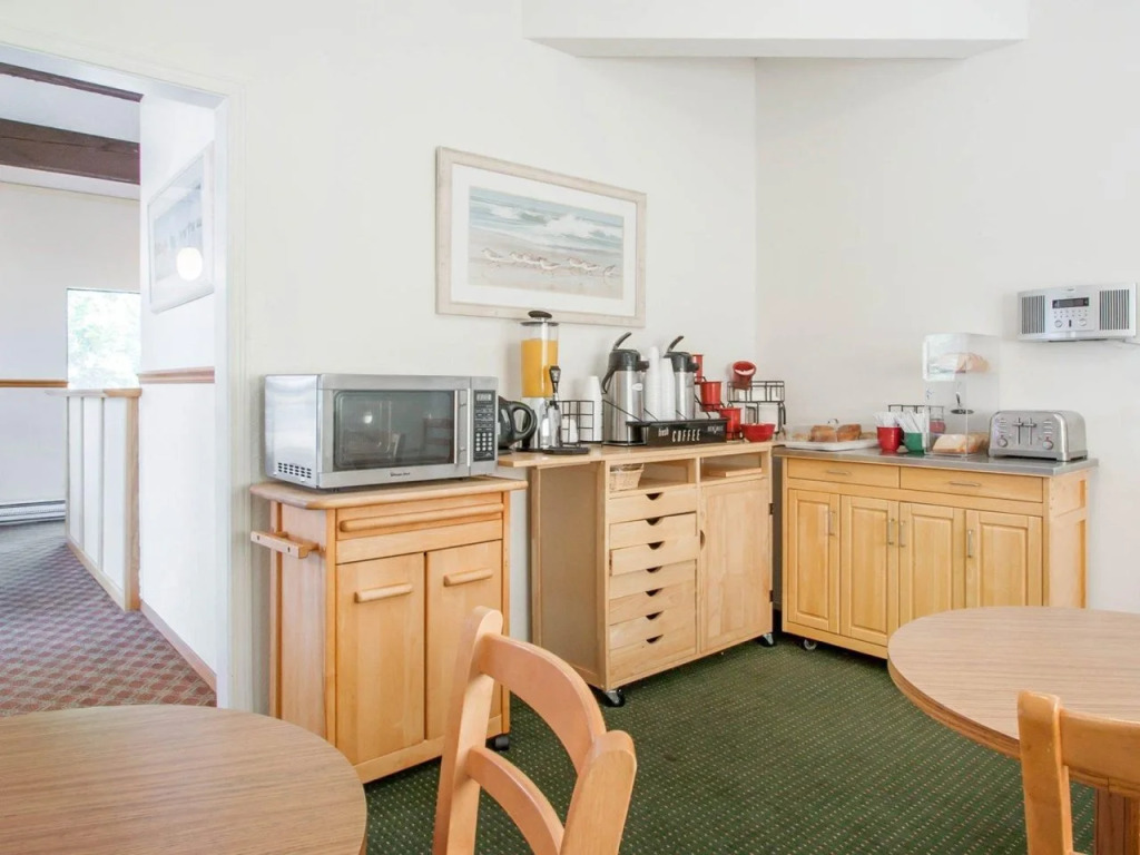Coastal Inn by OYO Lincoln City - Oregon Coast Hwy
