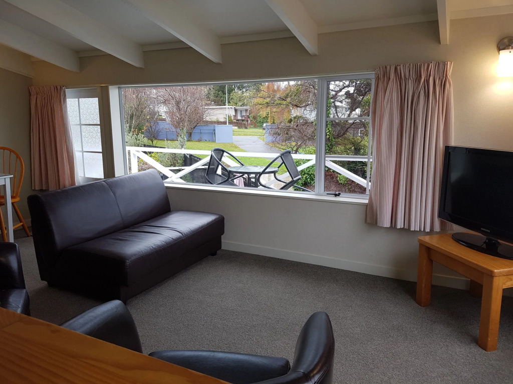 Cottage Mews Motel